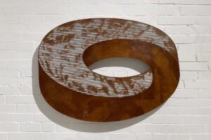 Penrose-Paradox II . 2023 . Wellpappe Acryl . 85 x 120 x 8 cm